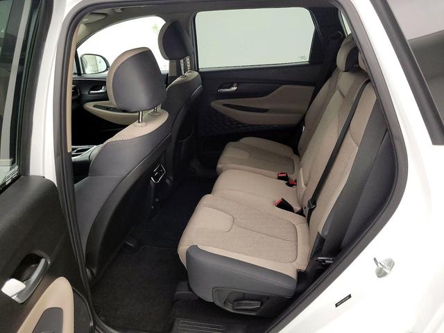 Photo of 2022 White Hyundai SANTA FE