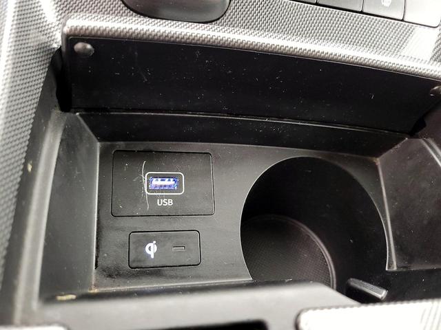 Photo of 2022 White Hyundai SANTA FE