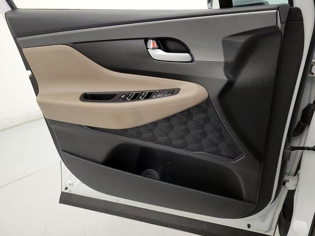 Photo of 2022 White Hyundai SANTA FE