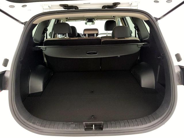 Photo of 2022 White Hyundai SANTA FE