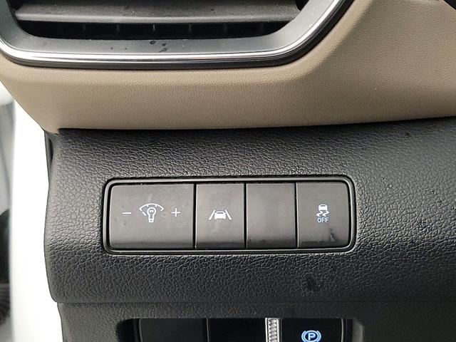 Photo of 2022 White Hyundai SANTA FE