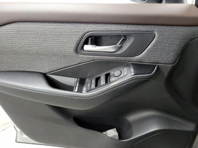 Photo of 2023 Gray Nissan Rogue