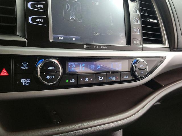 Photo of 2018 Brown Toyota Highlander