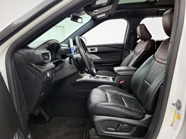 Photo of 2020 White Ford Explorer