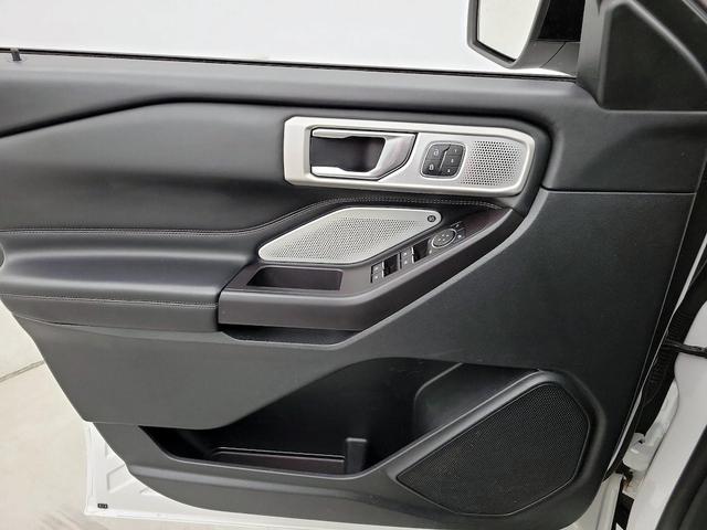 Photo of 2020 White Ford Explorer
