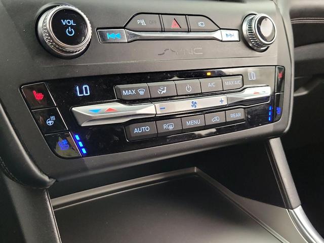 Photo of 2020 White Ford Explorer