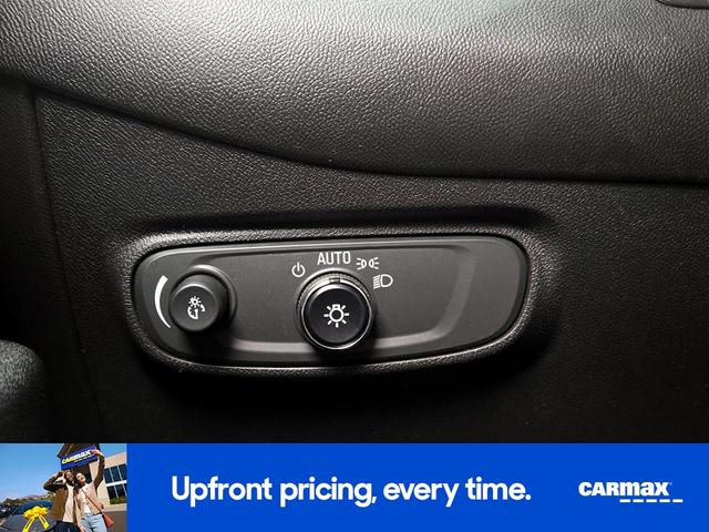 Photo of 2022 White Chevrolet Equinox