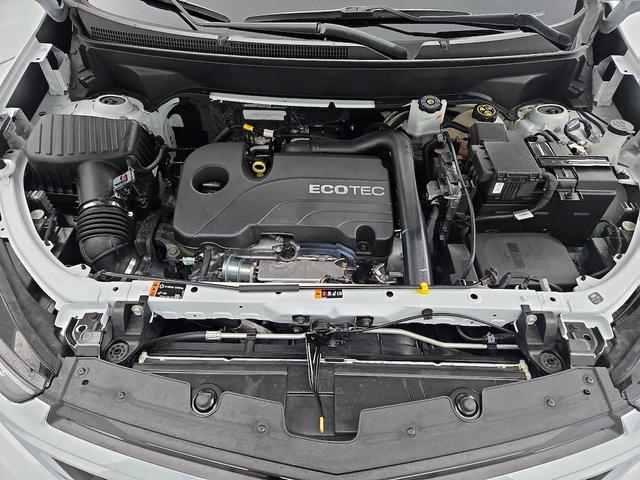 Photo of 2022 White Chevrolet Equinox