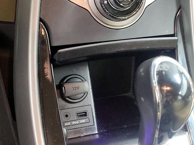 Photo of 2013 White Hyundai ELANTRA