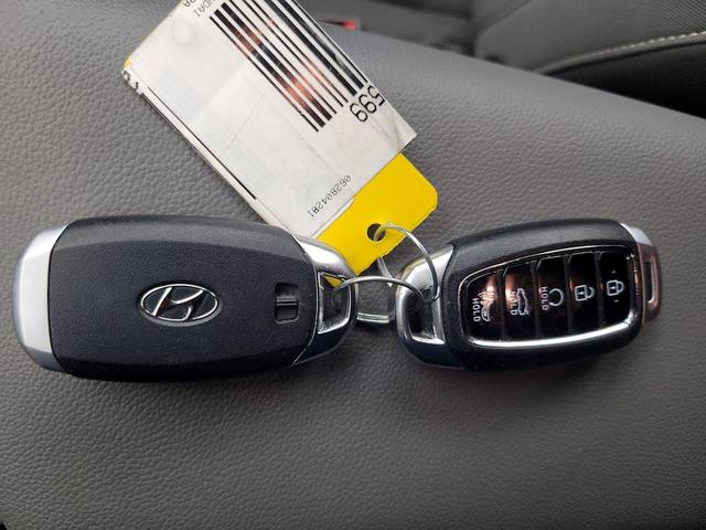 Photo of 2022 Gray Hyundai ELANTRA