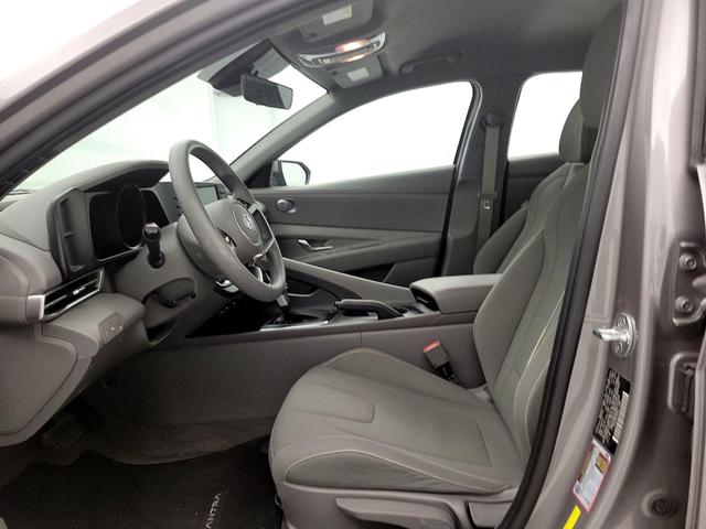 Photo of 2022 Gray Hyundai ELANTRA