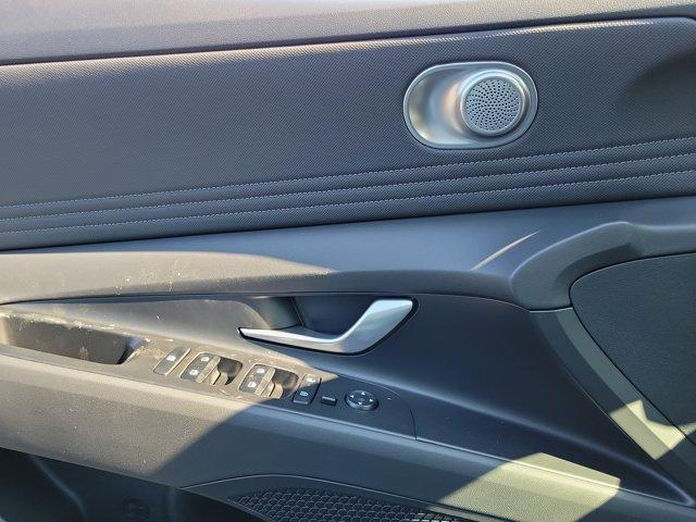 Photo of 2025 Black Hyundai ELANTRA
