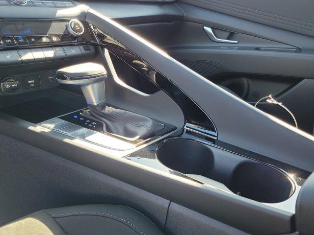 Photo of 2025 Black Hyundai ELANTRA