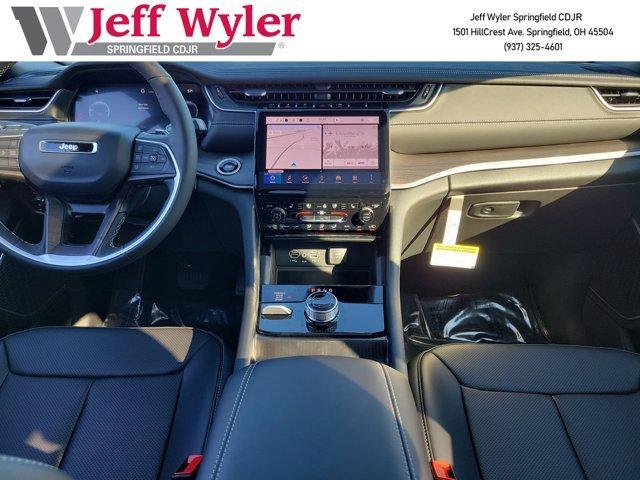 Photo of 2025 Diamond Black Jeep Grand Cherokee