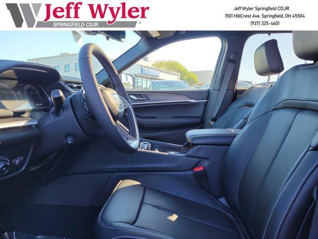 Photo of 2025 Diamond Black Jeep Grand Cherokee