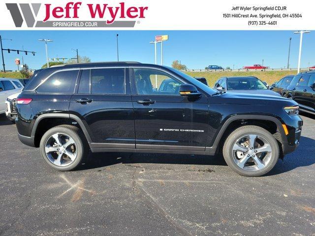 Photo of 2025 Diamond Black Jeep Grand Cherokee