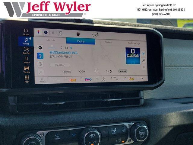 Photo of 2025 Bright White Clearcoat Jeep Wrangler