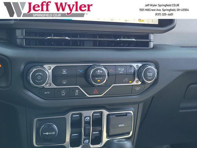 Photo of 2025 Black Clearcoat Jeep Wrangler