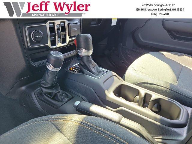 Photo of 2025 Black Clearcoat Jeep Wrangler