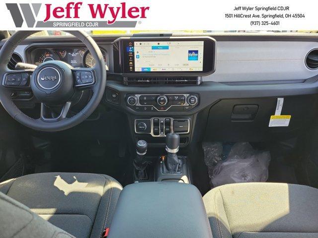 Photo of 2025 Black Clearcoat Jeep Wrangler