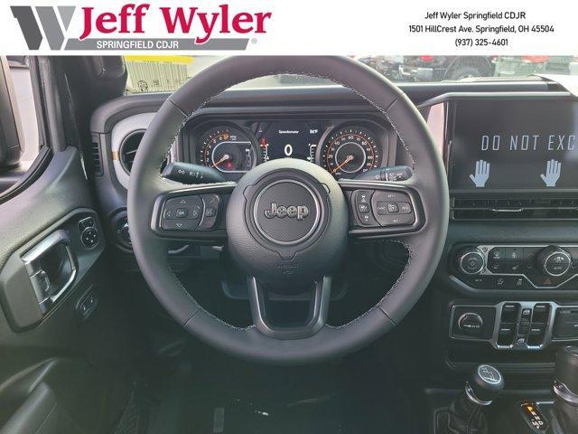 Photo of 2025 Black Clearcoat Jeep Gladiator