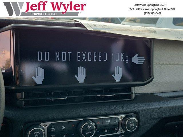 Photo of 2025 Black Clearcoat Jeep Gladiator
