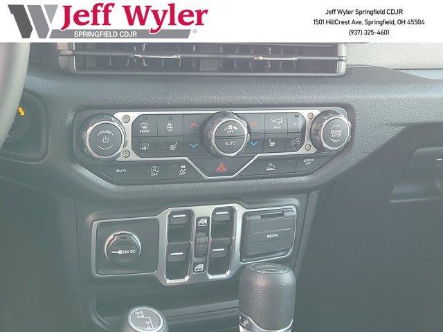 Photo of 2025 Black Clearcoat Jeep Gladiator