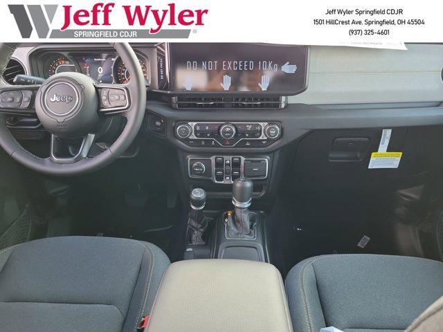 Photo of 2025 Black Clearcoat Jeep Gladiator
