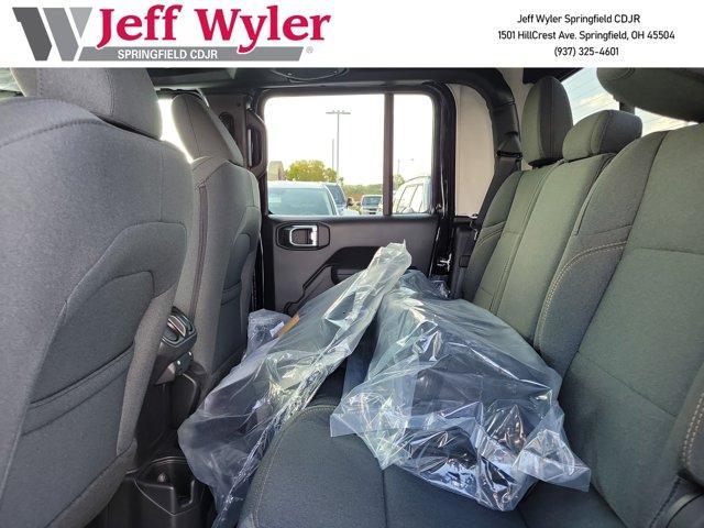 Photo of 2025 Black Clearcoat Jeep Gladiator