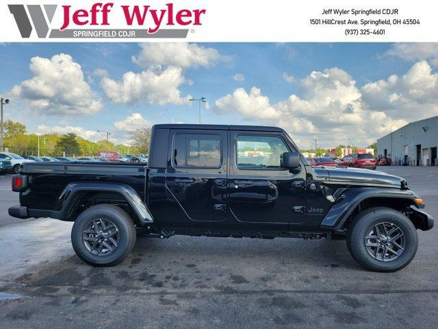 Photo of 2025 Black Clearcoat Jeep Gladiator