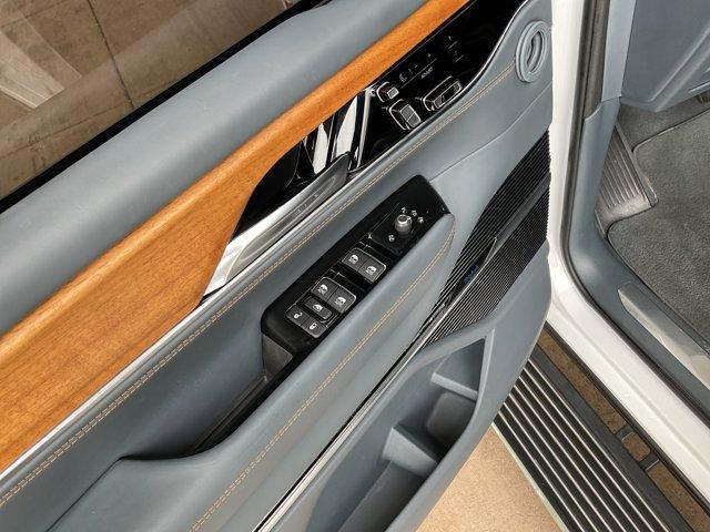 Photo of 2022 Bright White Clearcoat Jeep Grand Wagoneer