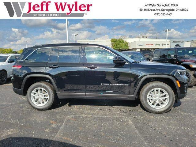 Photo of 2025 Diamond Black Jeep Grand Cherokee