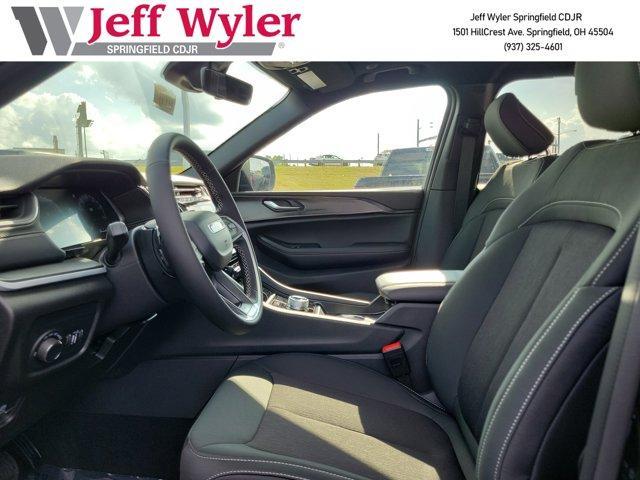 Photo of 2025 Diamond Black Jeep Grand Cherokee