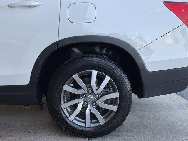 Photo of 2021 White Honda Pilot