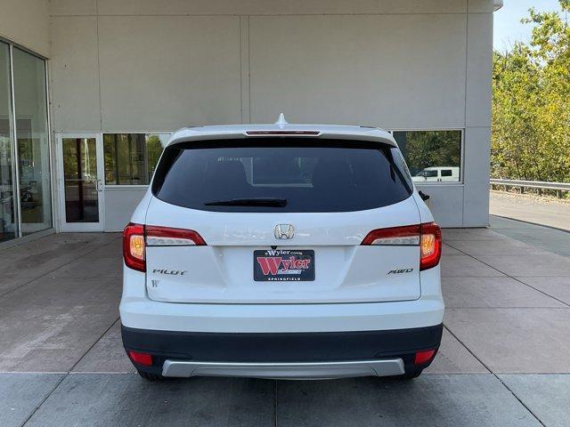 Photo of 2021 White Honda Pilot