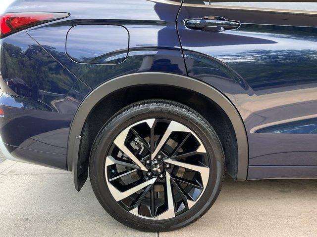 Photo of 2024 Black Mitsubishi Outlander PHEV