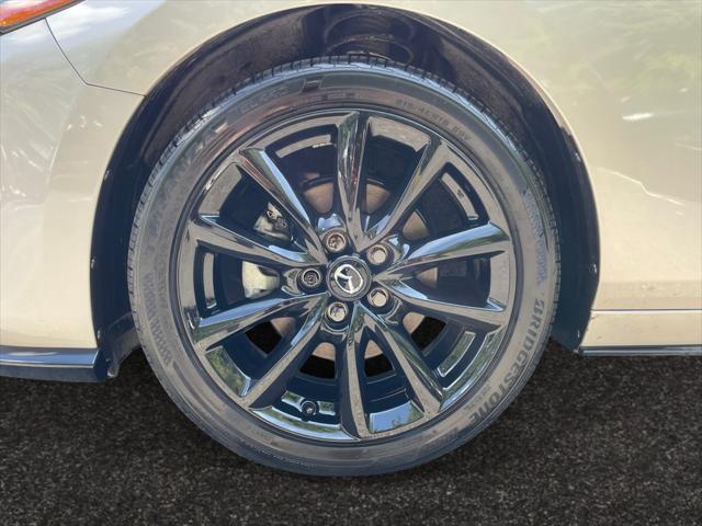Photo of 2025 Platinum Quartz Metallic Mazda Mazda3