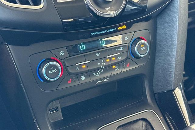 Photo of 2016 Blue Candy Ford Focus