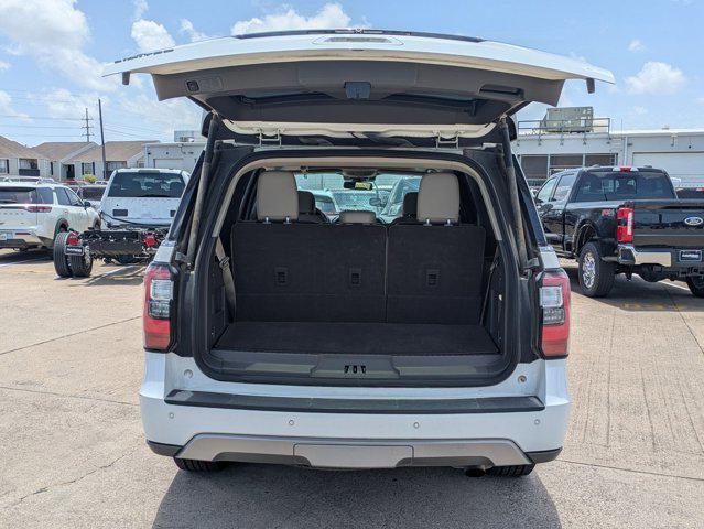 Photo of 2021 Star White Metallic Tri-Coat Ford Expedition