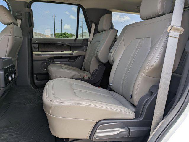 Photo of 2021 Star White Metallic Tri-Coat Ford Expedition