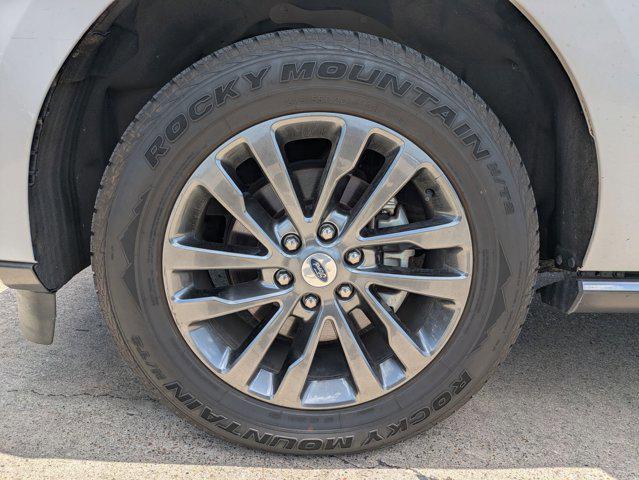 Photo of 2021 Star White Metallic Tri-Coat Ford Expedition