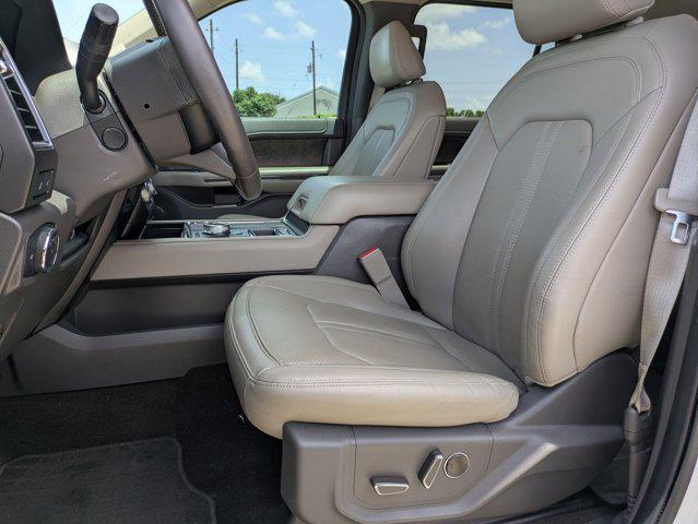 Photo of 2021 Star White Metallic Tri-Coat Ford Expedition