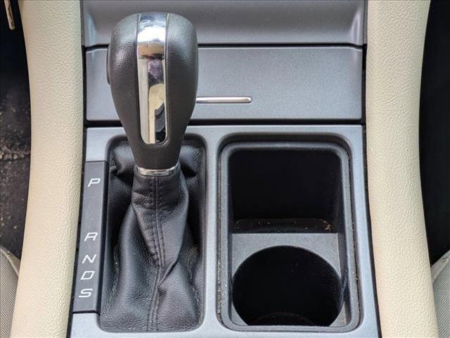 Photo of 2018 White Gold Metallic Ford Taurus