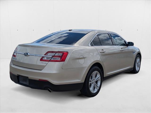 Photo of 2018 White Gold Metallic Ford Taurus