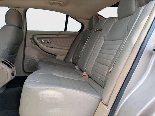 Photo of 2018 White Gold Metallic Ford Taurus