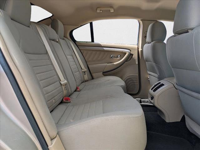 Photo of 2018 White Gold Metallic Ford Taurus
