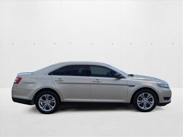 Photo of 2018 White Gold Metallic Ford Taurus
