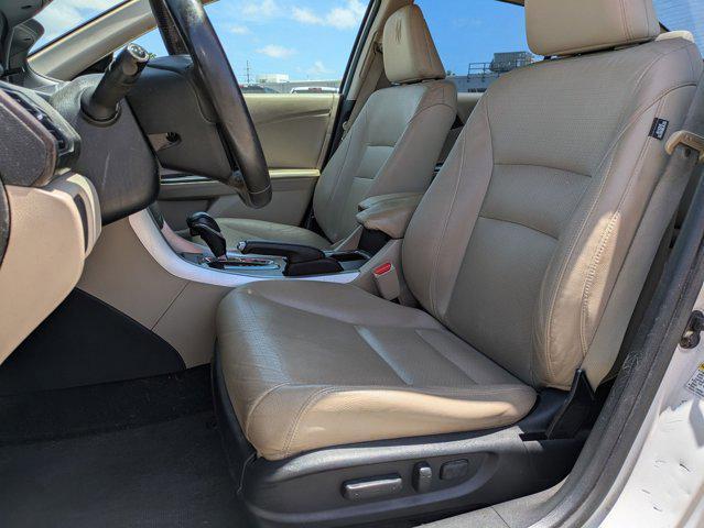 Photo of 2014 White Orchid Pearl Honda Accord