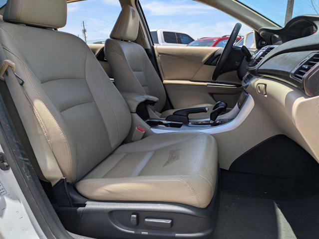 Photo of 2014 White Orchid Pearl Honda Accord