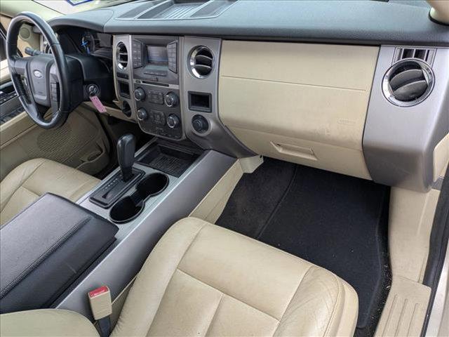 Photo of 2017 White Gold Ford Expedition